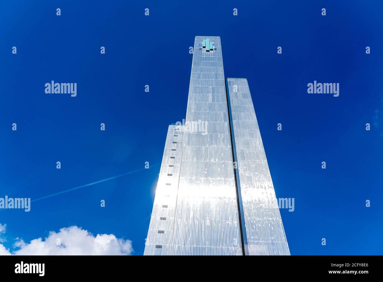 Il Dreischeibenhaus, alto 94 metri di altezza, edificio amministrativo e di uffici, a Düsseldorf, NRW, Germania, Foto Stock