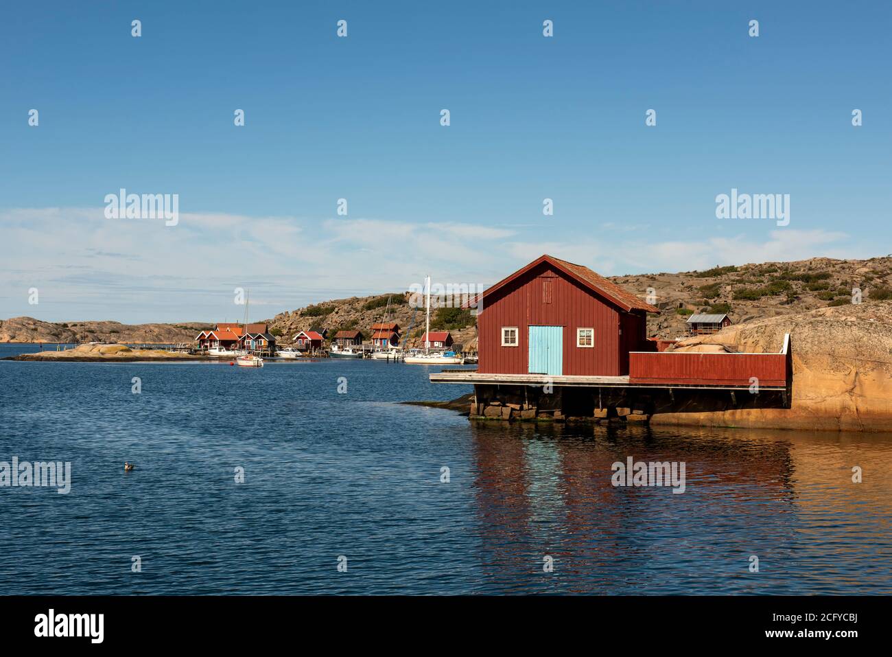 Una casa-barca tradizionale rossa a Heestrand, Tanum, Bohuslän Foto Stock