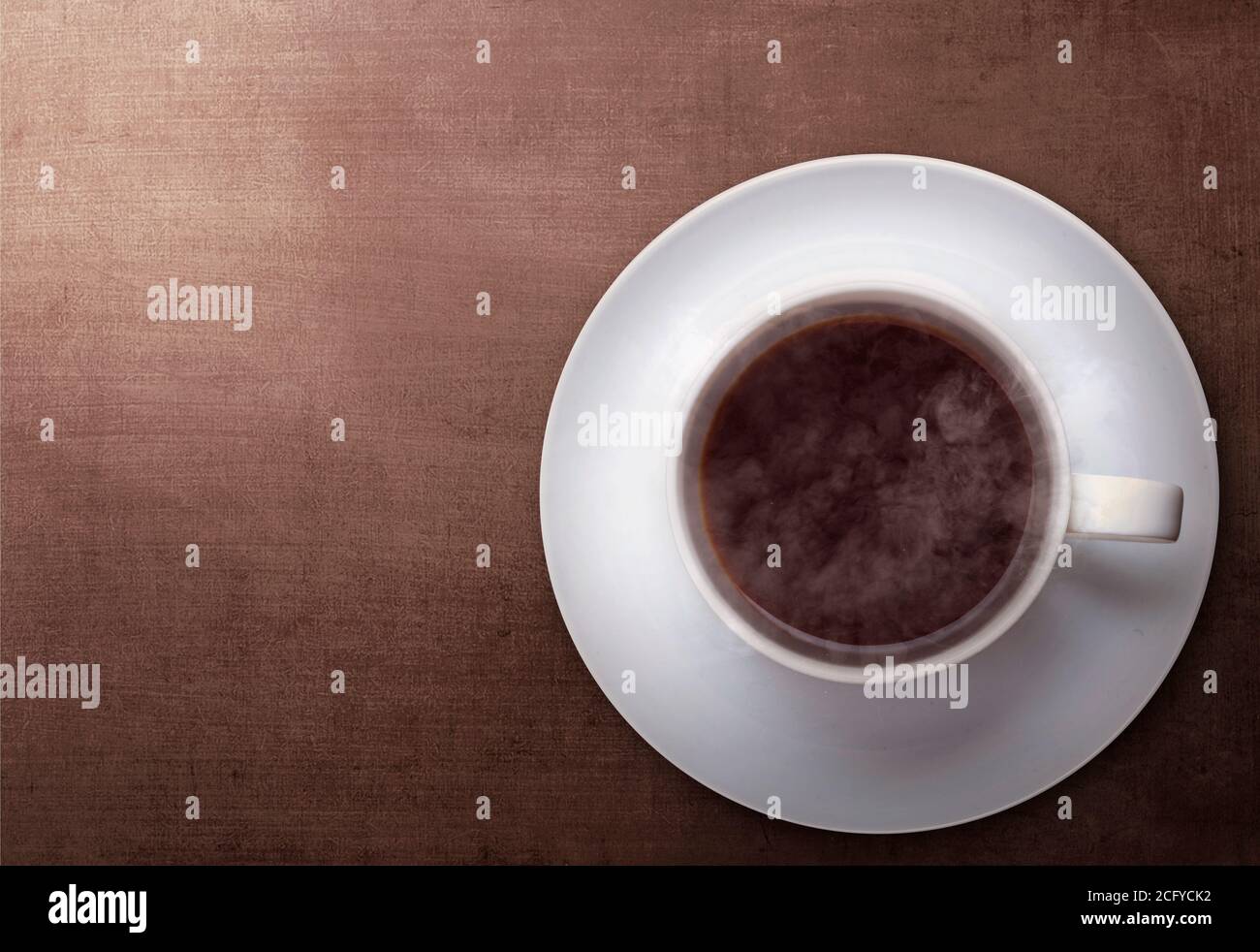 Tazza di caffè caldo sul tavolo. Giornata internazionale del caffè Foto Stock