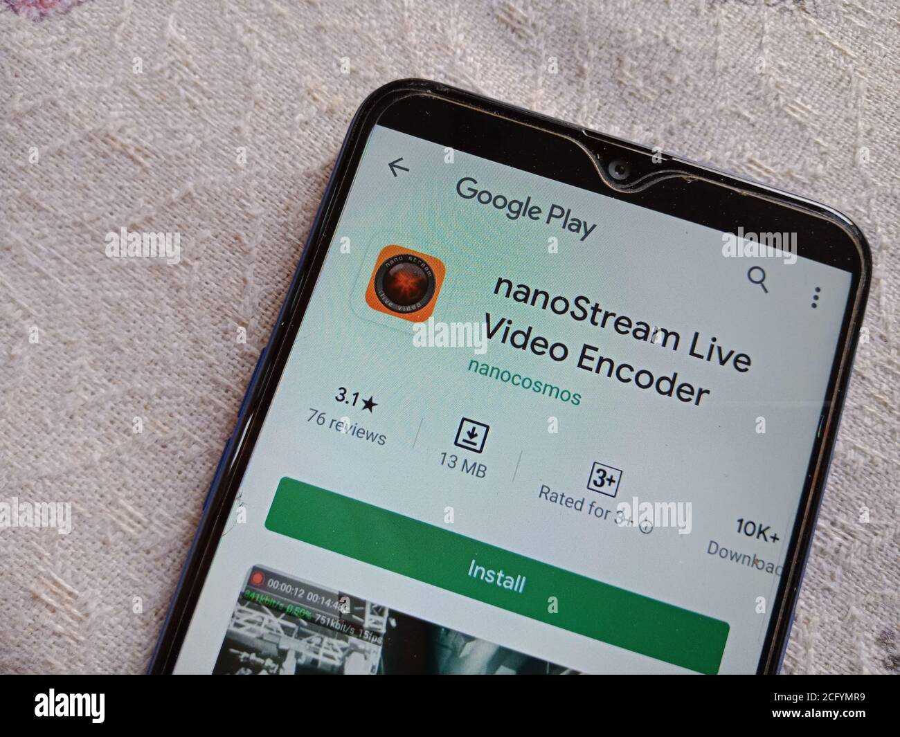 DISTRICT KATNI, INDIA - 04 MAGGIO 2020: Nano stream live video Software applicativo Encoder presentato su schermo smartphone isolato a google play port Foto Stock