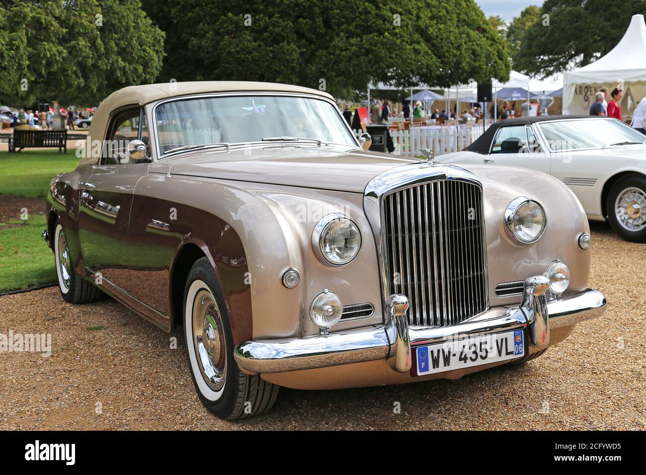 Bentley S1 Continental Drophead Coupe by Park Ward (1957), Concours of Elegance 2020, Hampton Court Palace, Londra, Regno Unito, Europa Foto Stock