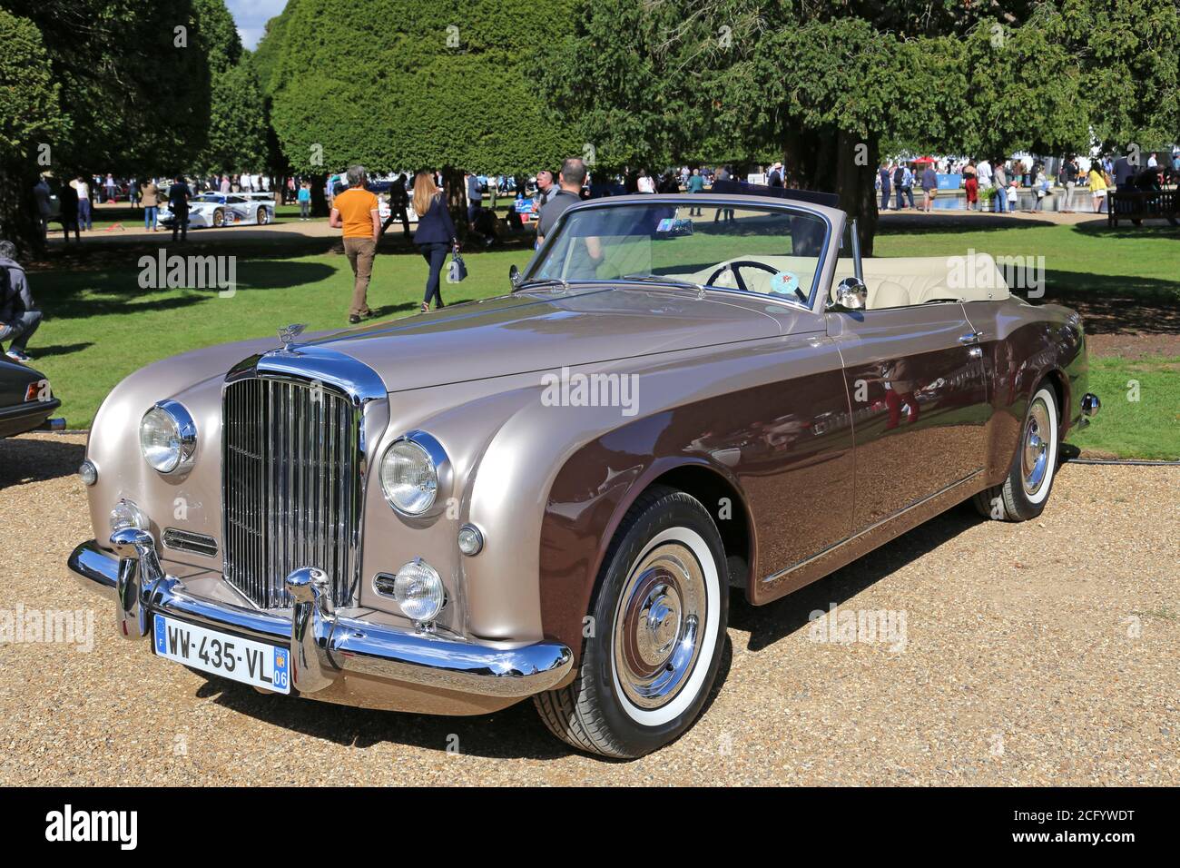 Bentley S1 Continental Drophead Coupe by Park Ward (1957), Concours of Elegance 2020, Hampton Court Palace, Londra, Regno Unito, Europa Foto Stock