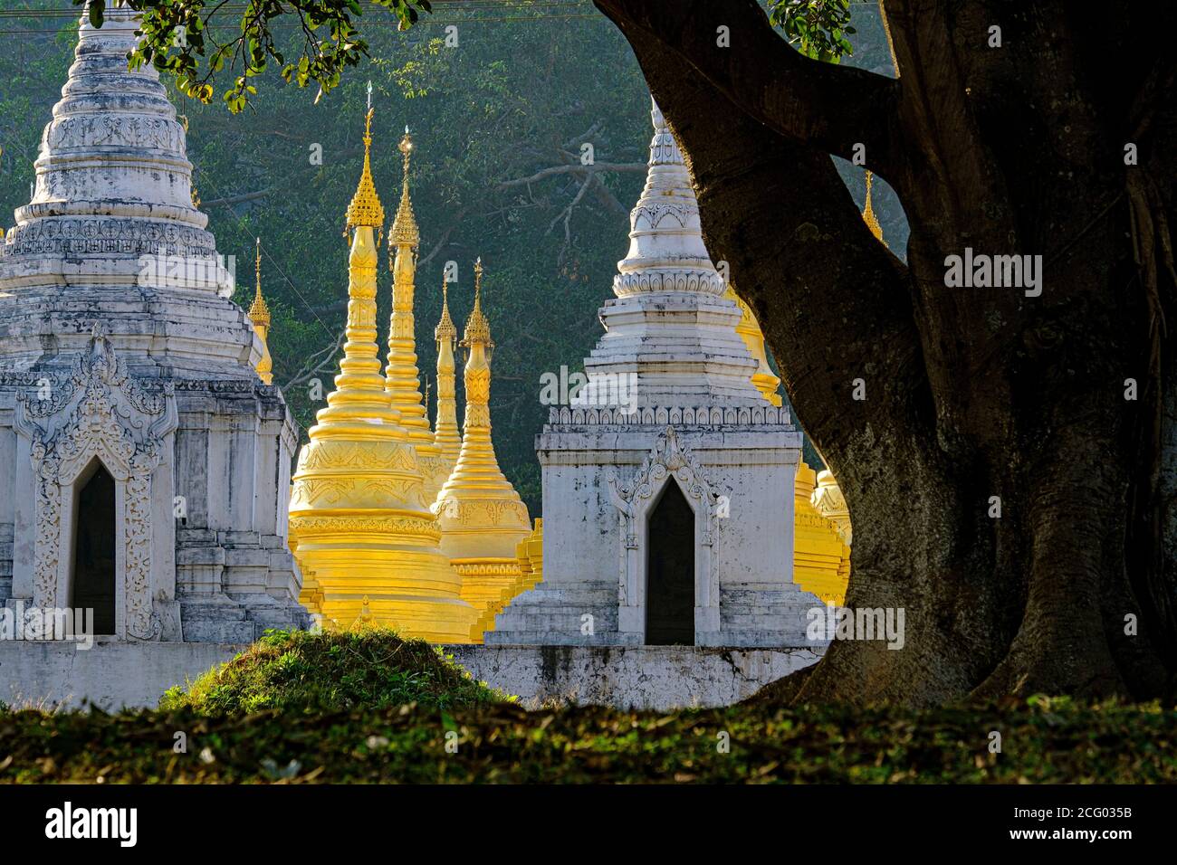 Myanmar (Birmania), Stato di Shan, Pindaya Shwe Oo min pagoda Foto Stock