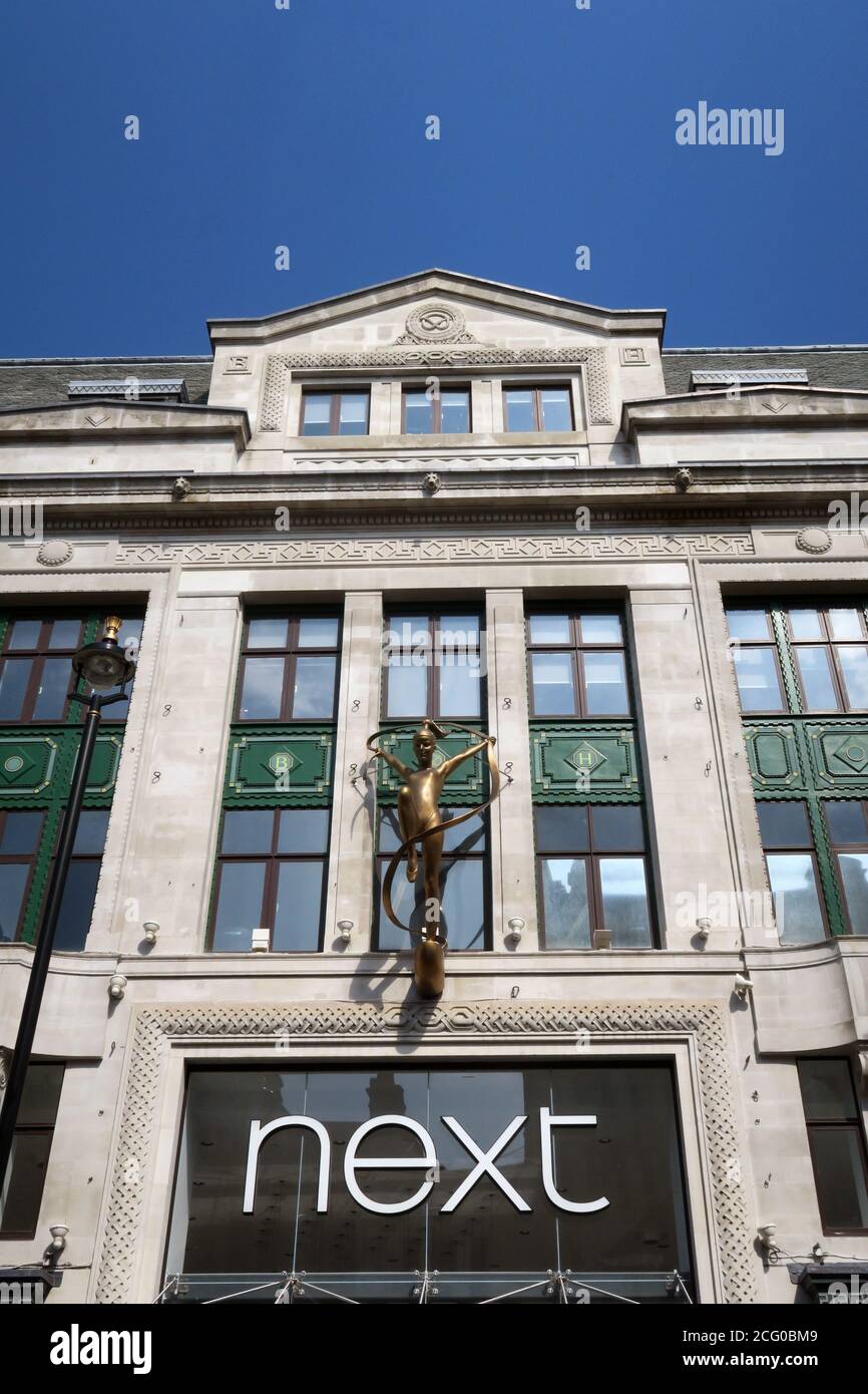 Edificio Art Deco e scultura Oxford Street Londra Inghilterra Foto Stock