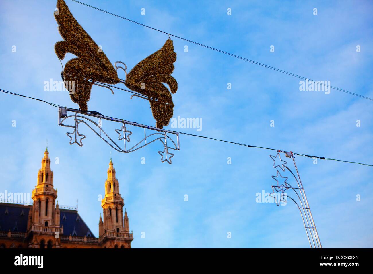 Decorazione di Natale di strada nella forma di una farfalla Foto Stock