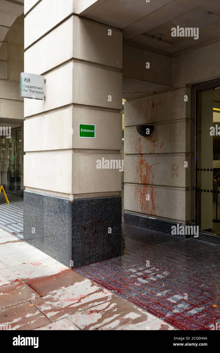 Dopo la manifestazione della ribellione HS2 con graffiti, Department for Transport, Londra, 4 settembre 2020 Foto Stock