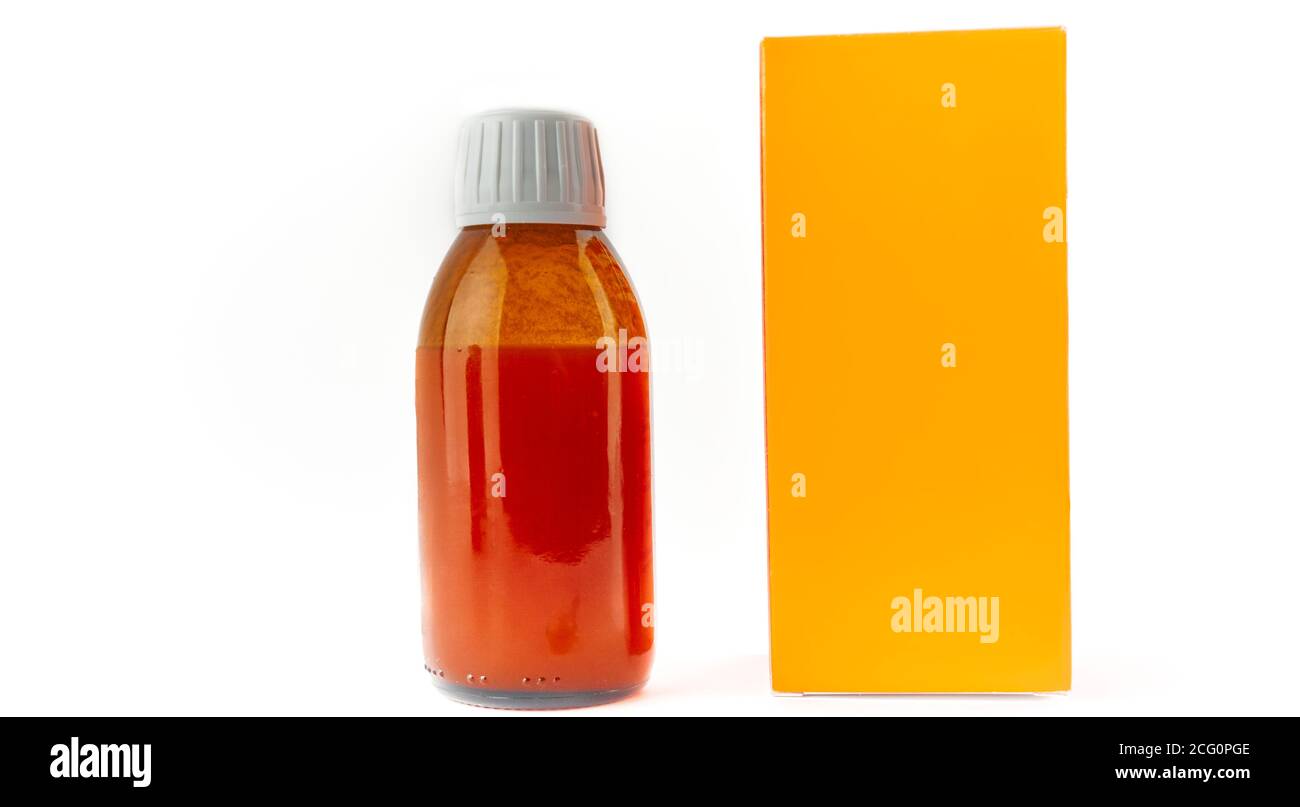 Flacone di sciroppo medicinale su bianco Foto Stock