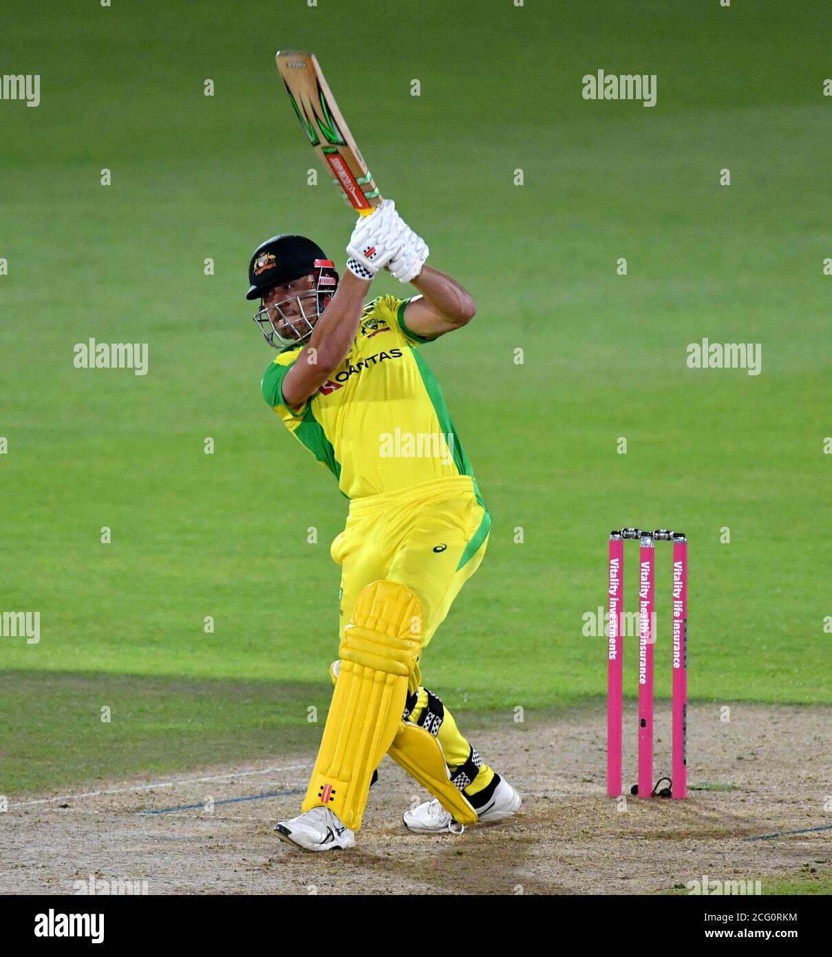 Marcus Stoinis in Australia si è arenato durante la terza partita Vitality IT20 all'Ageas Bowl di Southampton. Foto Stock