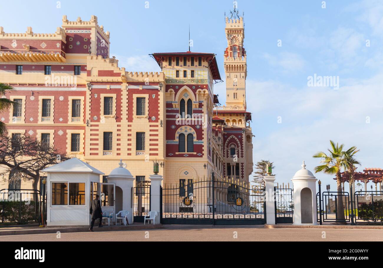 Alessandria, Egitto - 13 dicembre 2018: Montazah palazzo esterno al giorno di sole Foto Stock