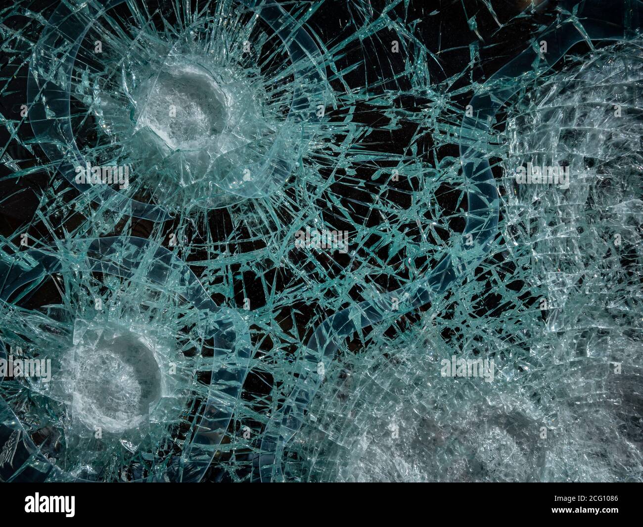 Vetro rotto in pezzi di vetrina, primo piano Foto Stock