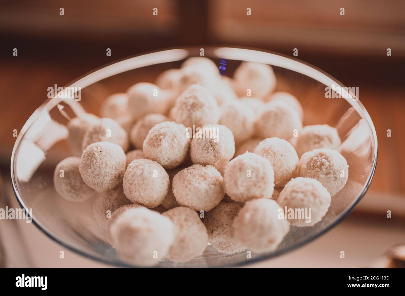 Dolci dolci dolci. Cena con servizio catering. Concept matrimonio compleanno Foto Stock