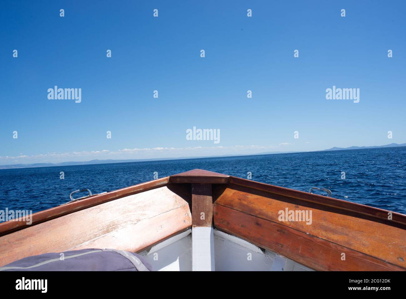 Una divertente gita in barca nel golfo dell'Asinara in Sardegna, Italia Foto Stock