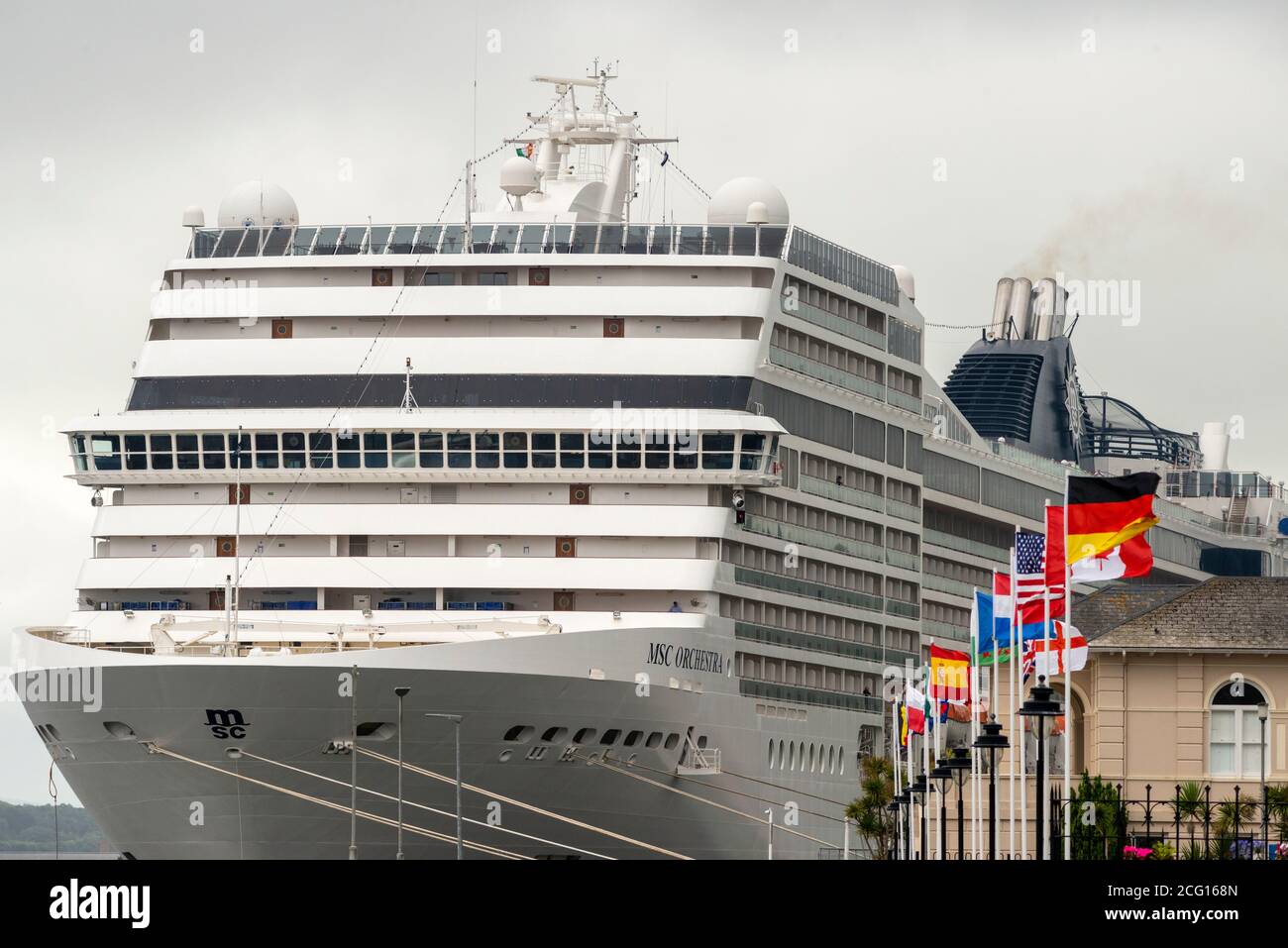 La nave da crociera MSC Orchestra attracca al terminal delle navi da crociera di Cobh a Cobh, nella contea di Cork, Irlanda. Foto Stock