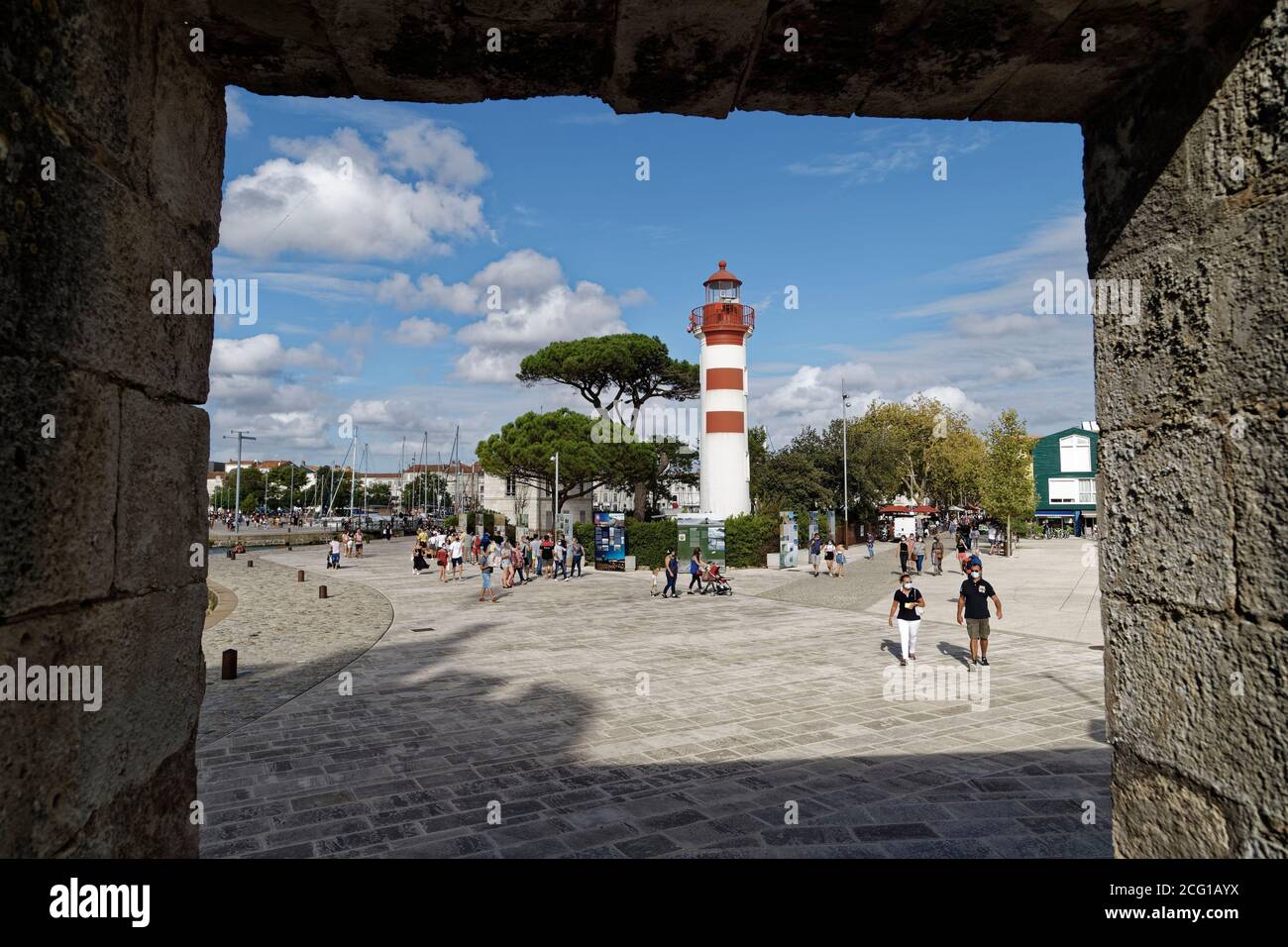 La Rochelle, Francia. 21 Agosto 2020. Faro nel vecchio porto di la Rochelle, Charente-Maritime, Francia. Foto Stock