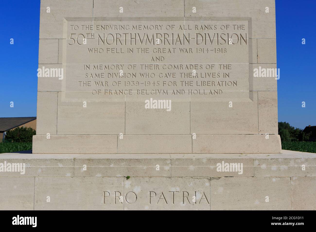 La cinquantesima Divisione Northumbriana Memorial ai soldati e agli ufficiali che morirono nella prima e seconda guerra mondiale a Ypres, Belgio Foto Stock