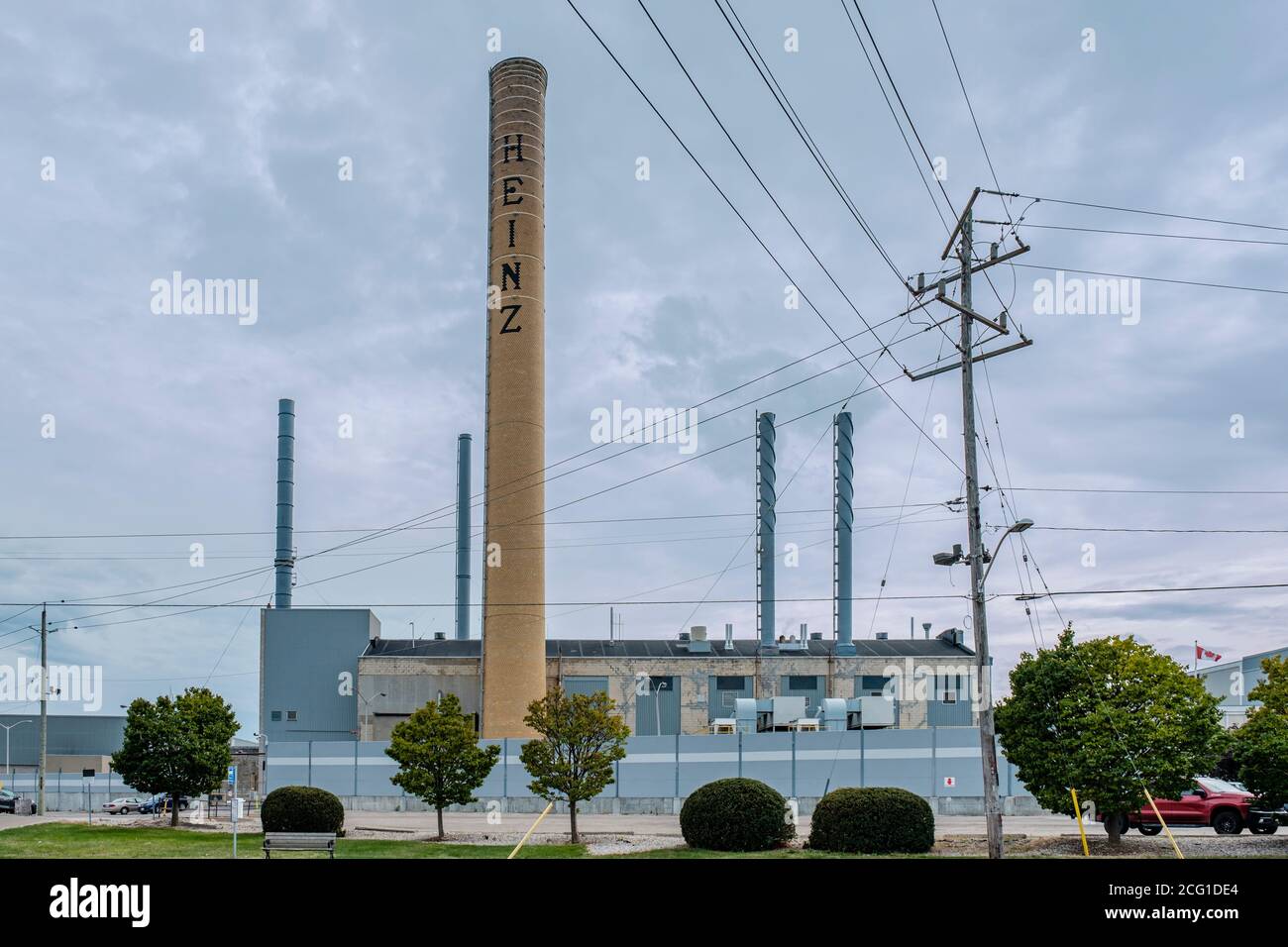 L'ex smokestack dell'impianto di trasformazione alimentare H. J. Heinz, ora di proprietà di Highbury Canco a Leamington, Ontario, Canada Foto Stock