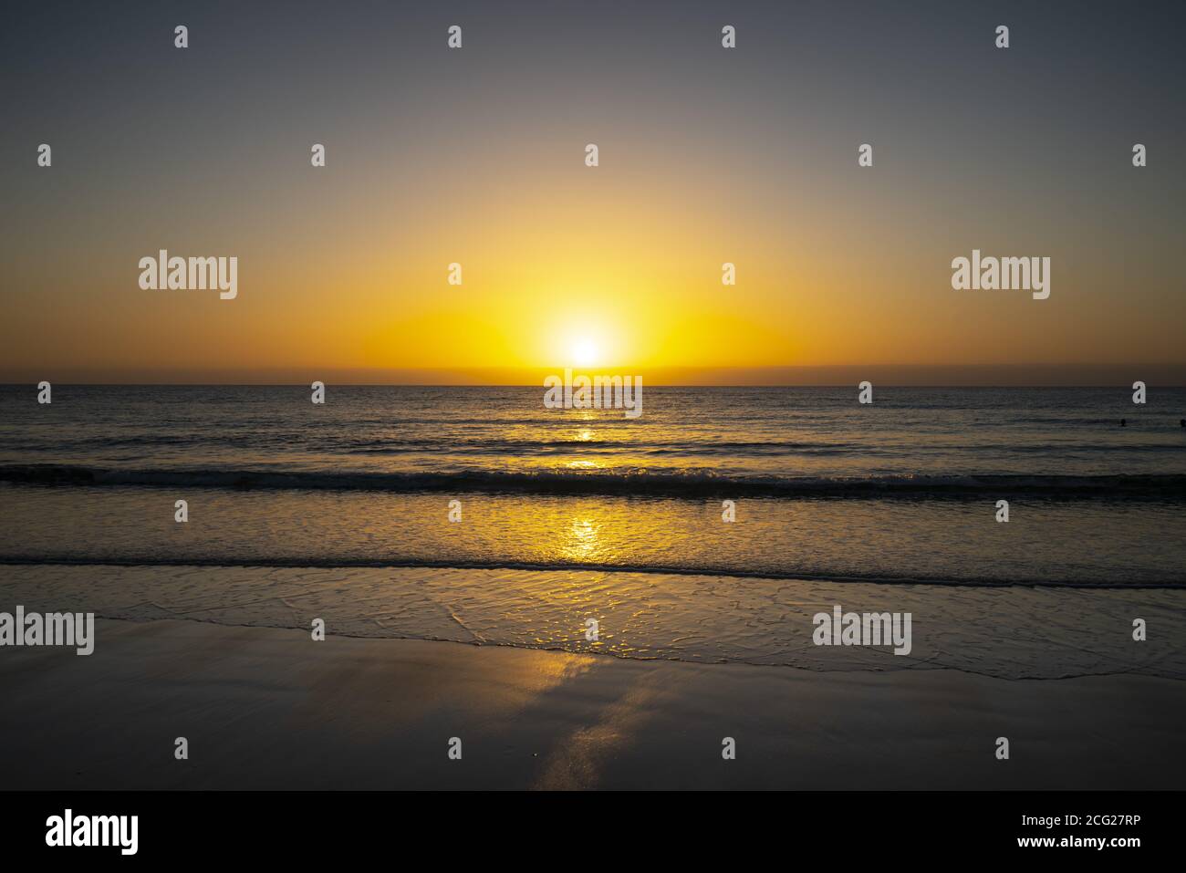 Sunrise in riva al mare Foto Stock