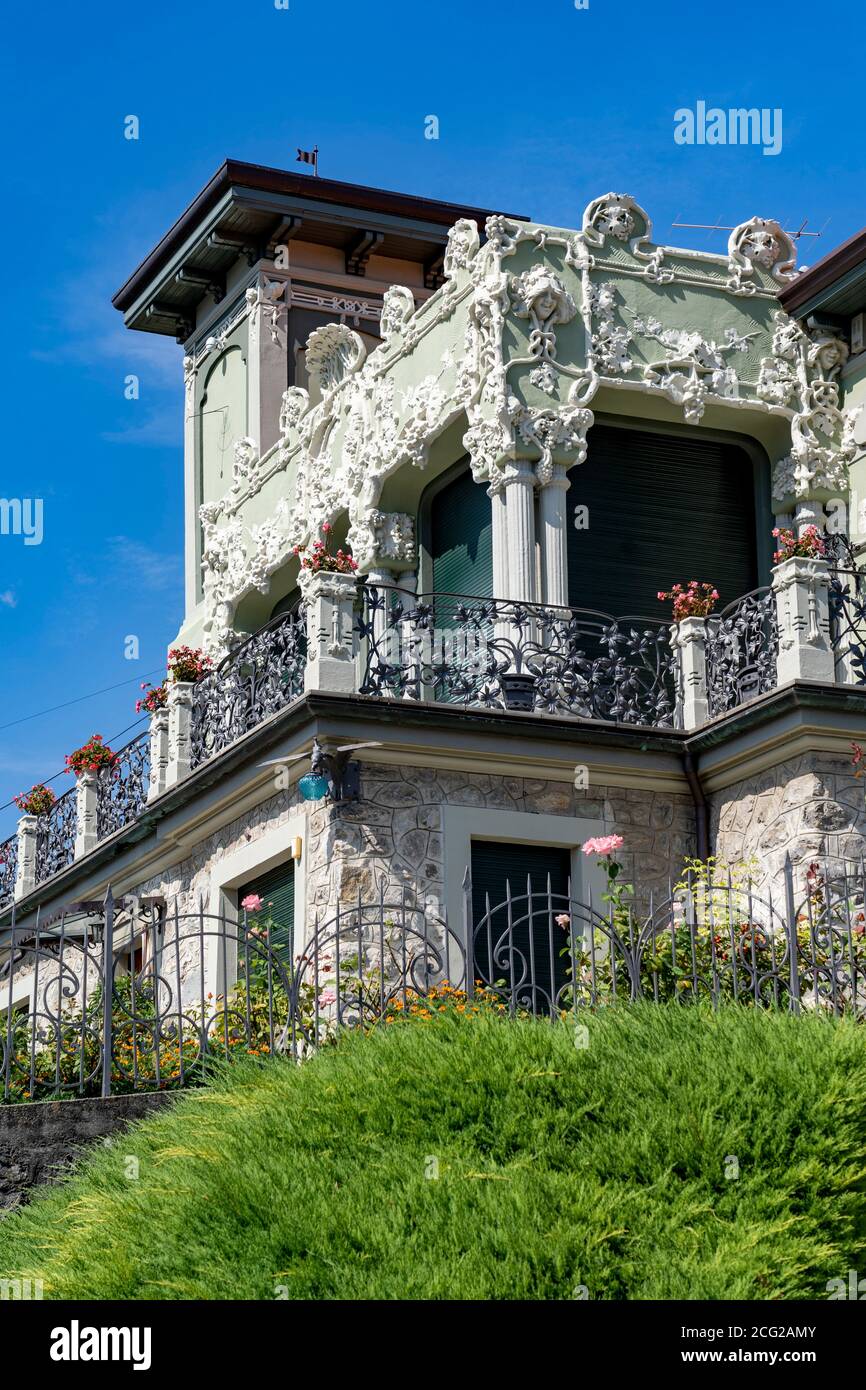 Italia. Lombardia. Lago di Como. Villaggio di Menaggio. Stile Art Liberty Foto Stock