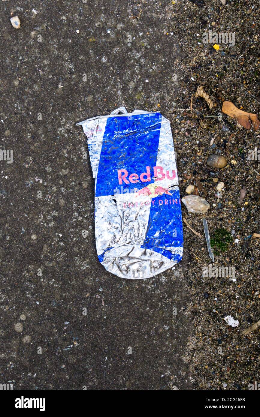 una-bevanda-energetica-flat-red-bull-puo