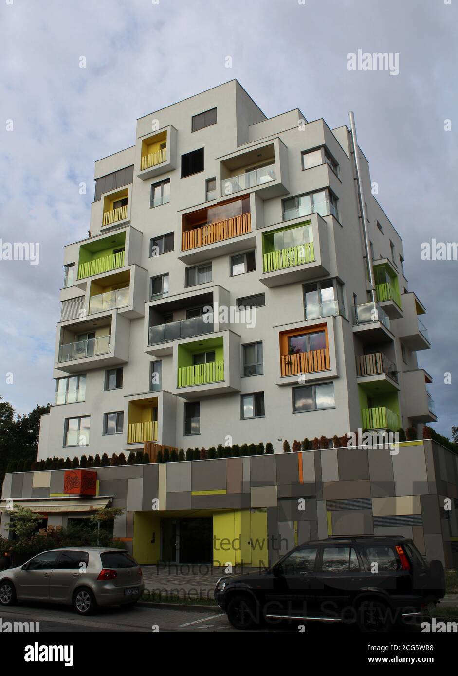 Moderno edificio residenziale con balconi a Bratislava Foto Stock