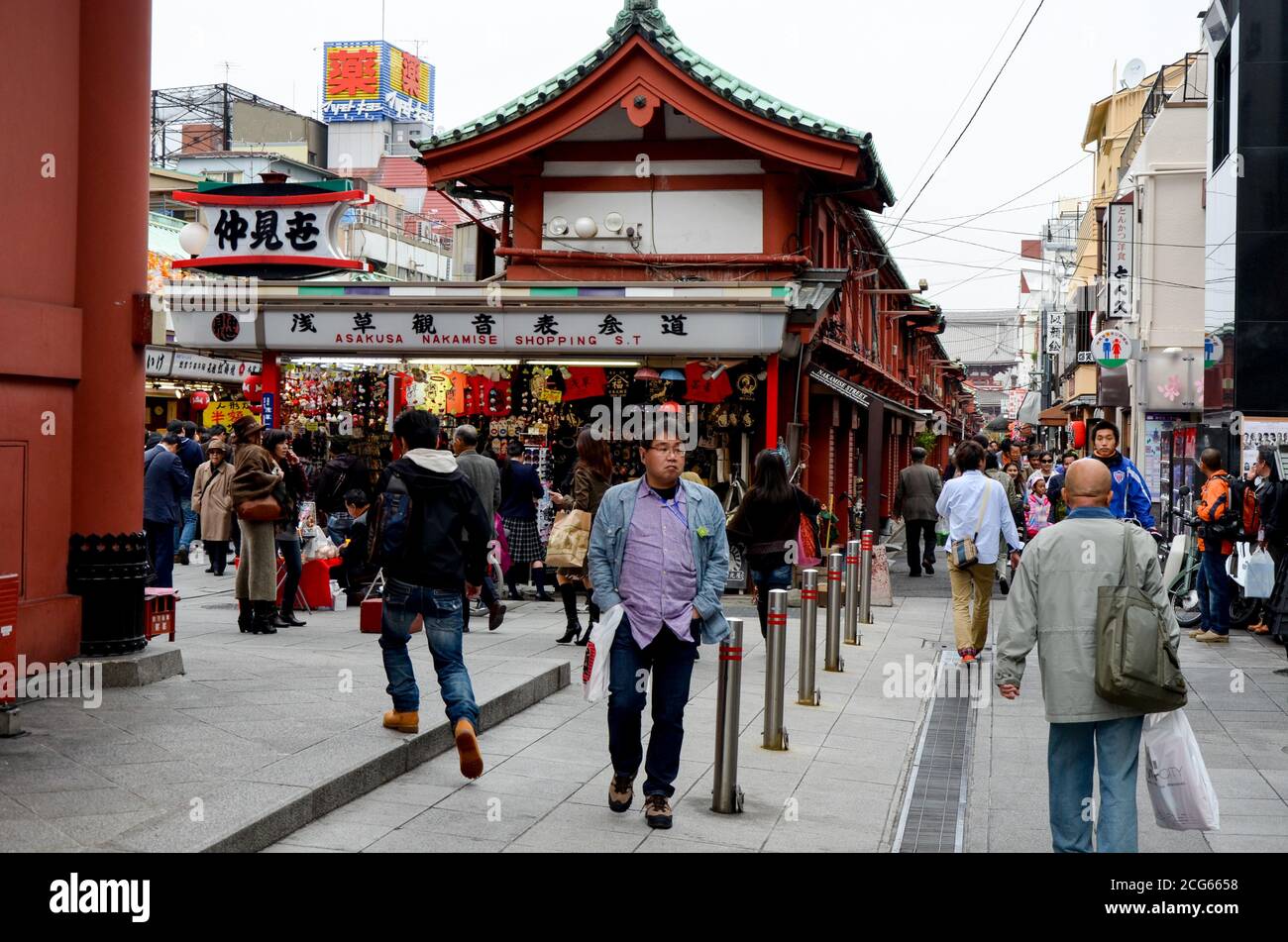 Nakamise Dori Street vicino al tempio Sensoji Foto Stock
