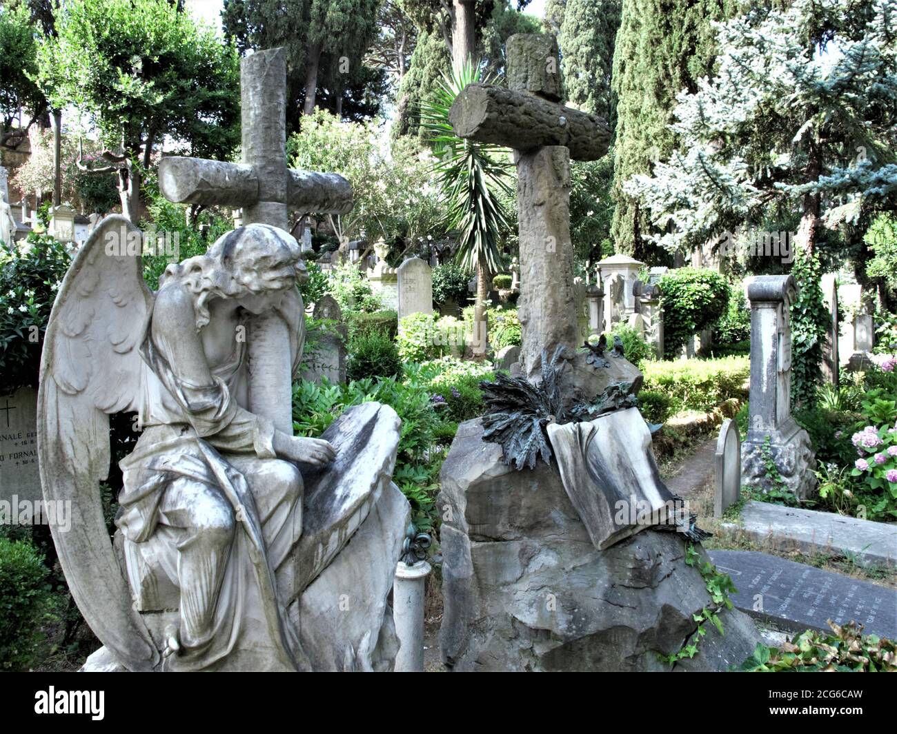 CIMITERO NON CATTOLICO DOVE ARTISTI, SCRITTORI, STUDIOSI, POETI E DIPLOMATICI NON CATTOLICI LA RELIGIONE È SEPOLTA Foto Stock