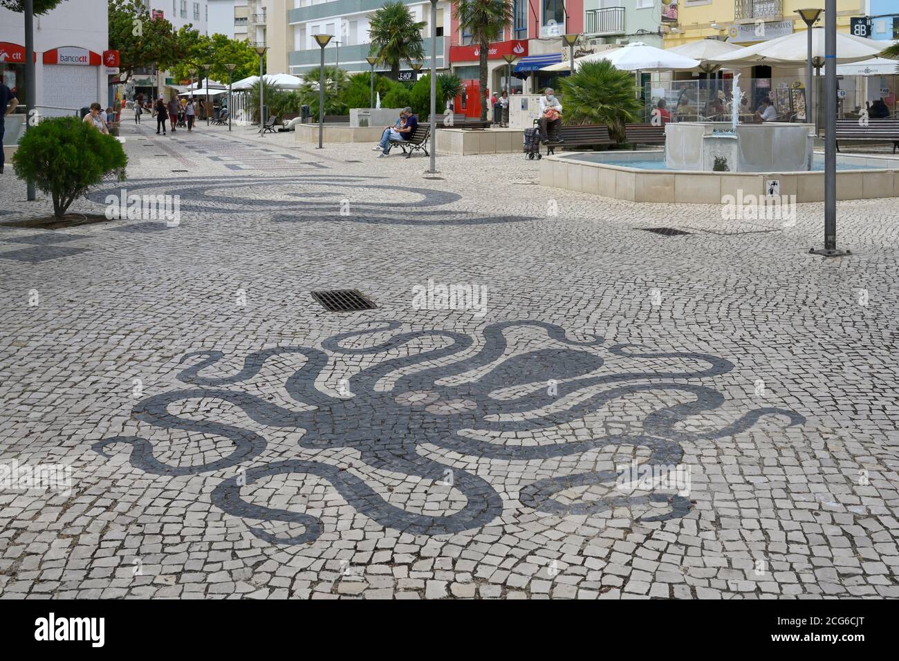Strade acciottolate nel centro della città, Lagos, Algarve, Portogallo Foto Stock
