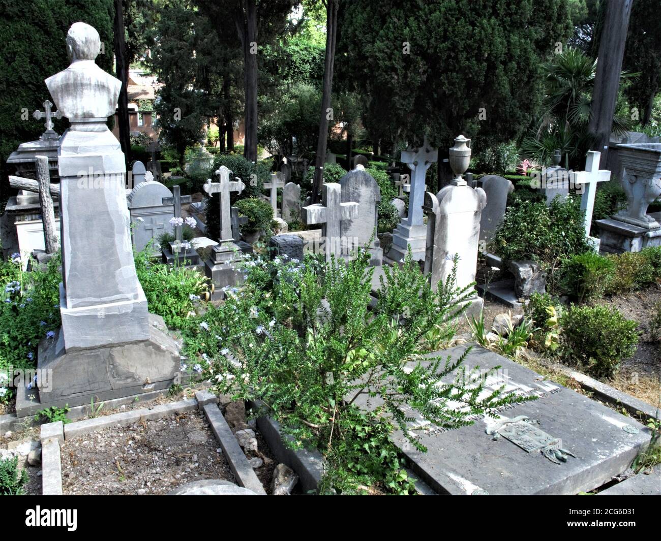 CIMITERO NON CATTOLICO DOVE ARTISTI, SCRITTORI, STUDIOSI, POETI E DIPLOMATICI NON CATTOLICI LA RELIGIONE È SEPOLTA Foto Stock