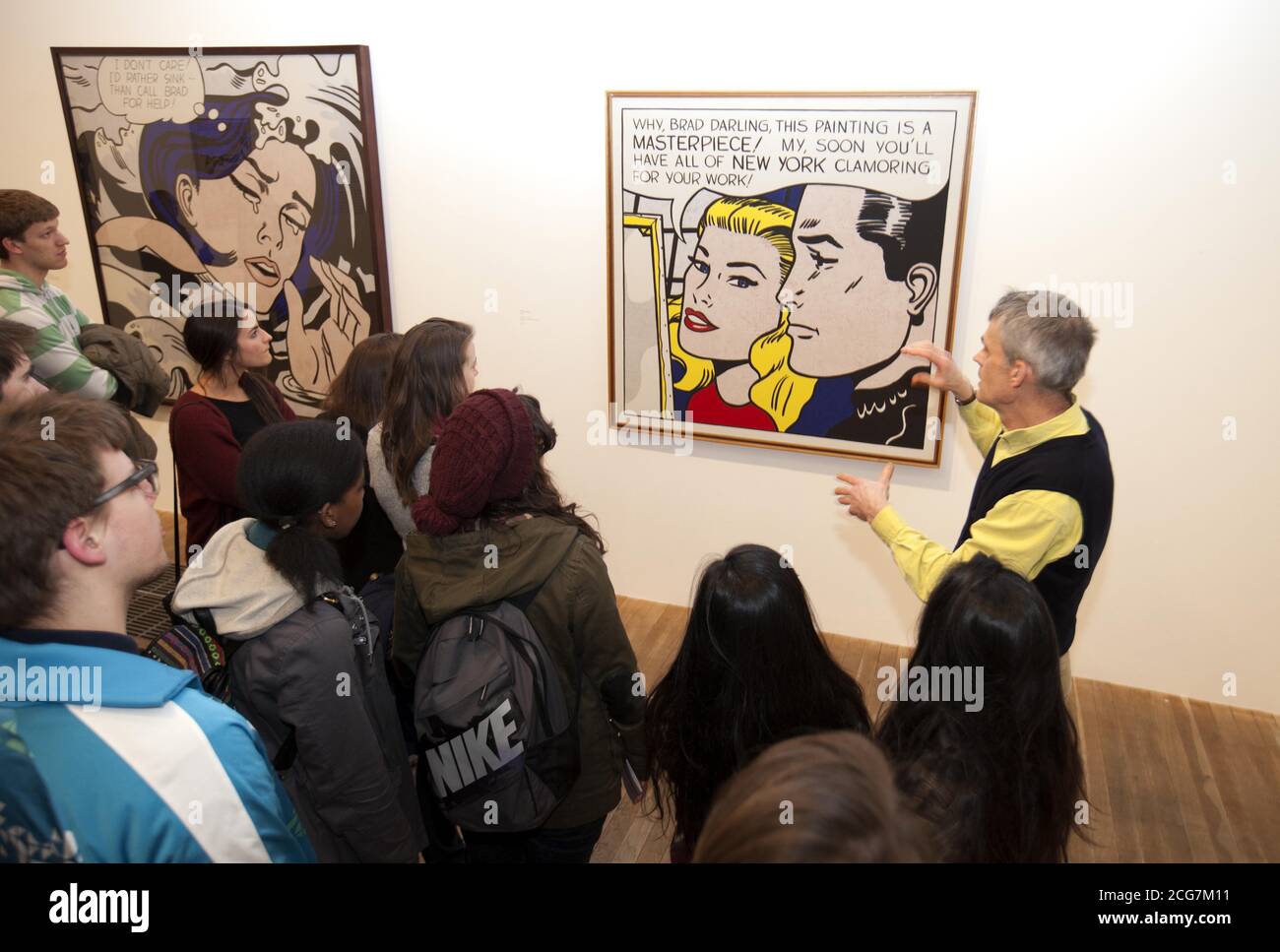 I giovani londinesi che non si trovano in istruzione, lavoro o formazione hanno un tour esclusivo di Lichtenstein: Una Retrospettiva nell'ambito di un progetto di educazione alle arti pubbliche realizzato dallo sponsor globale Bank of America Merrill Lynch, Graffiti Life e Tate Modern al Tate Modern di Londra. Foto Stock