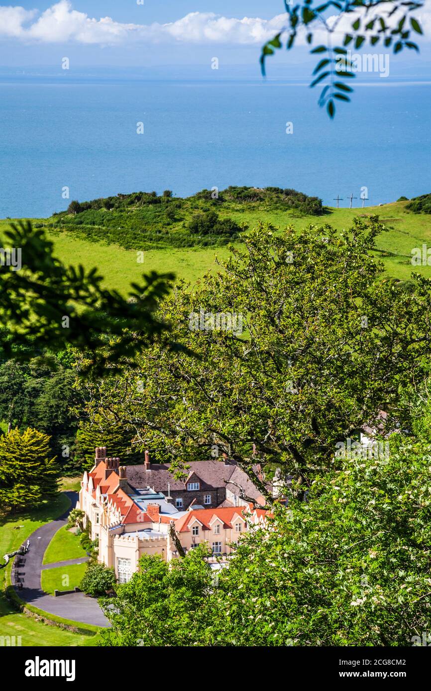 Vista su Lee Abbey vicino a Lynton e Lynmouth, Devon nord, Inghilterra, Regno Unito Foto Stock