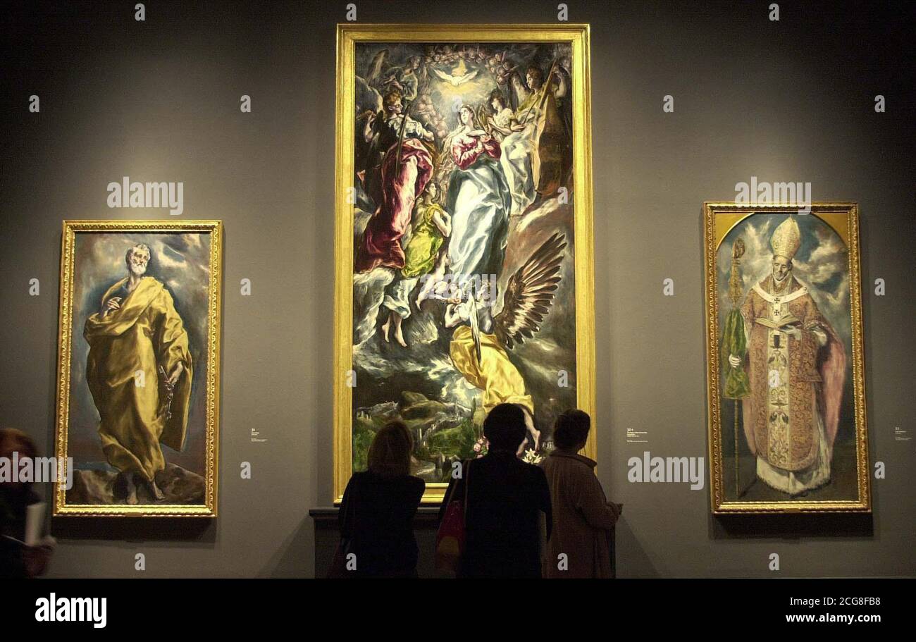 Da sinistra: San Pietro (inizio 1610), la Vergine dell'Immacolata Concezione (1608-1613) e Sant'Ildefonso, vescovo di Toledo (inizio 1610), dal celebre pittore del XVI secolo Domenikos Theotokopoulos, meglio conosciuto come El Greco, in mostra ad una nuova mostra dell'opera dell'artista alla Galleria Nazionale, a Londra. Si tratta della prima grande mostra nel Regno Unito dell'arte di El Greco e si svolge dall'11 febbraio al 23 maggio 2004. Foto Stock
