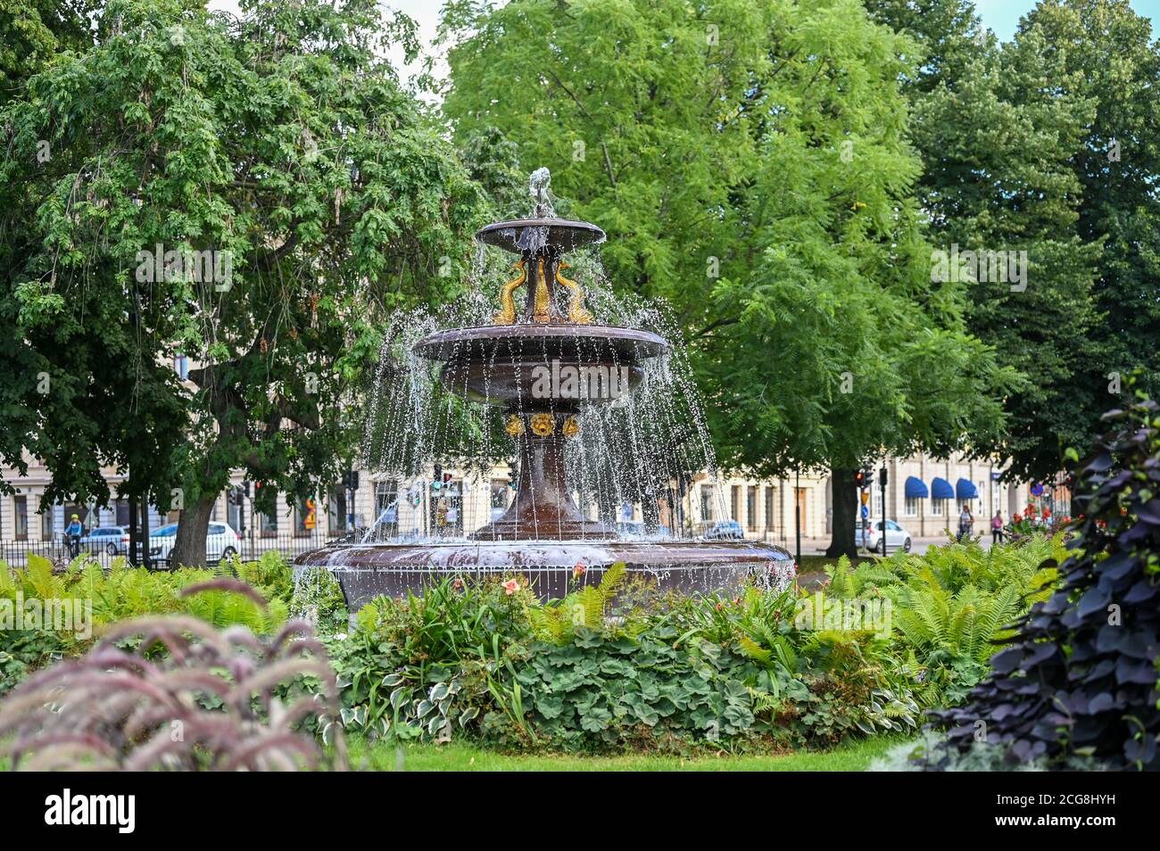 La fontana dei Delfini nel Parco Carl Johans durante l'estate a Norrkoping, Svezia. Norrkoping è una storica città industriale svedese. Foto Stock