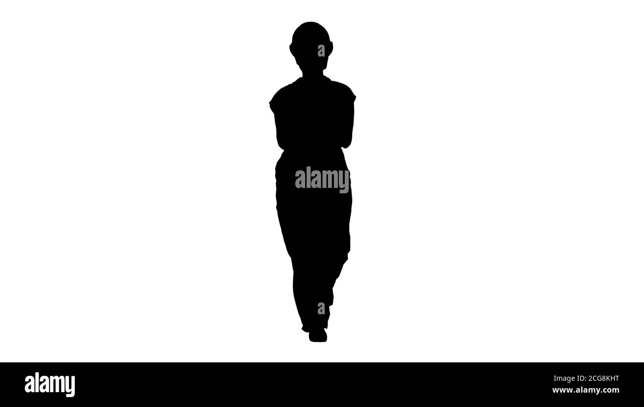 Silhouette lavoratore femminile che cammina e usa il telefono. Foto Stock