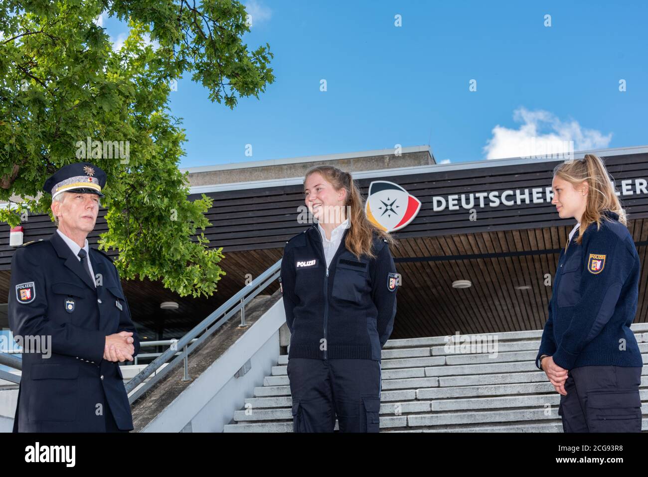 Zwei schleswig-holsteinische Polizistinnen starten morgen (10.09.) bei den Segelwettbewerben der KIELER Woche 2020. Innenministerin Sabine Sütterlin-W. Foto Stock