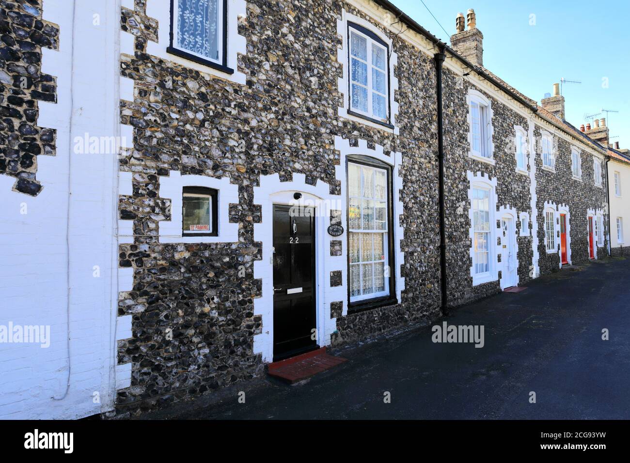 Flint cottage nella città mercato di Thetford, Norfolk, Inghilterra, Gran Bretagna, Regno Unito Foto Stock