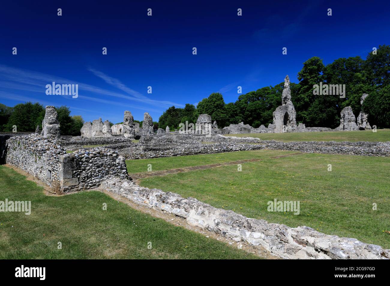 Le rovine del Priorato di Thetford, uno dei più importanti monasteri dell'Anglia Orientale, la città di Thetford, Norfolk, Inghilterra, Regno Unito Foto Stock