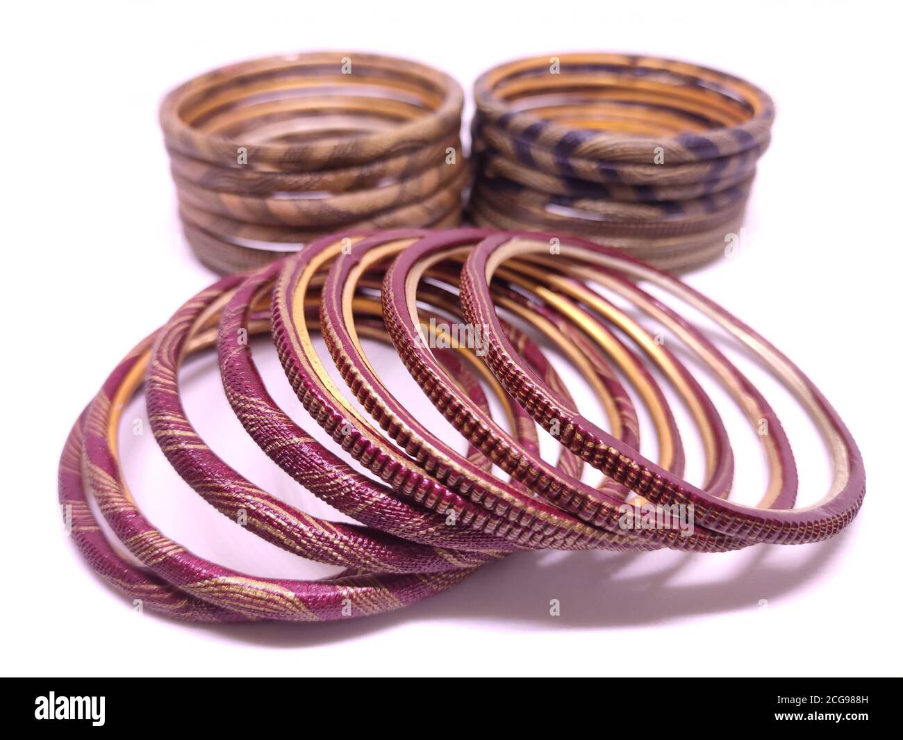 Set Di 5 Braccialetti Indiani Avalaya Con Cristalli Multicolore, Placcati Oro, Larghezze 3 E 6 Mm, Lunghezza 19 Cm