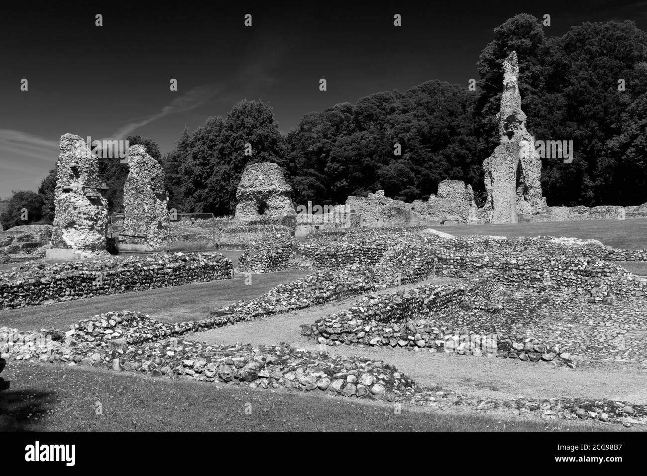 Le rovine del Priorato di Thetford, uno dei più importanti monasteri dell'Anglia Orientale, la città di Thetford, Norfolk, Inghilterra, Regno Unito Foto Stock