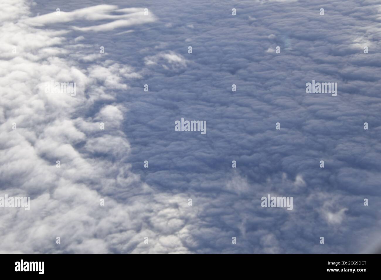 Linea del cielo divisa in due livelli, prospettiva del piano. Foto Stock