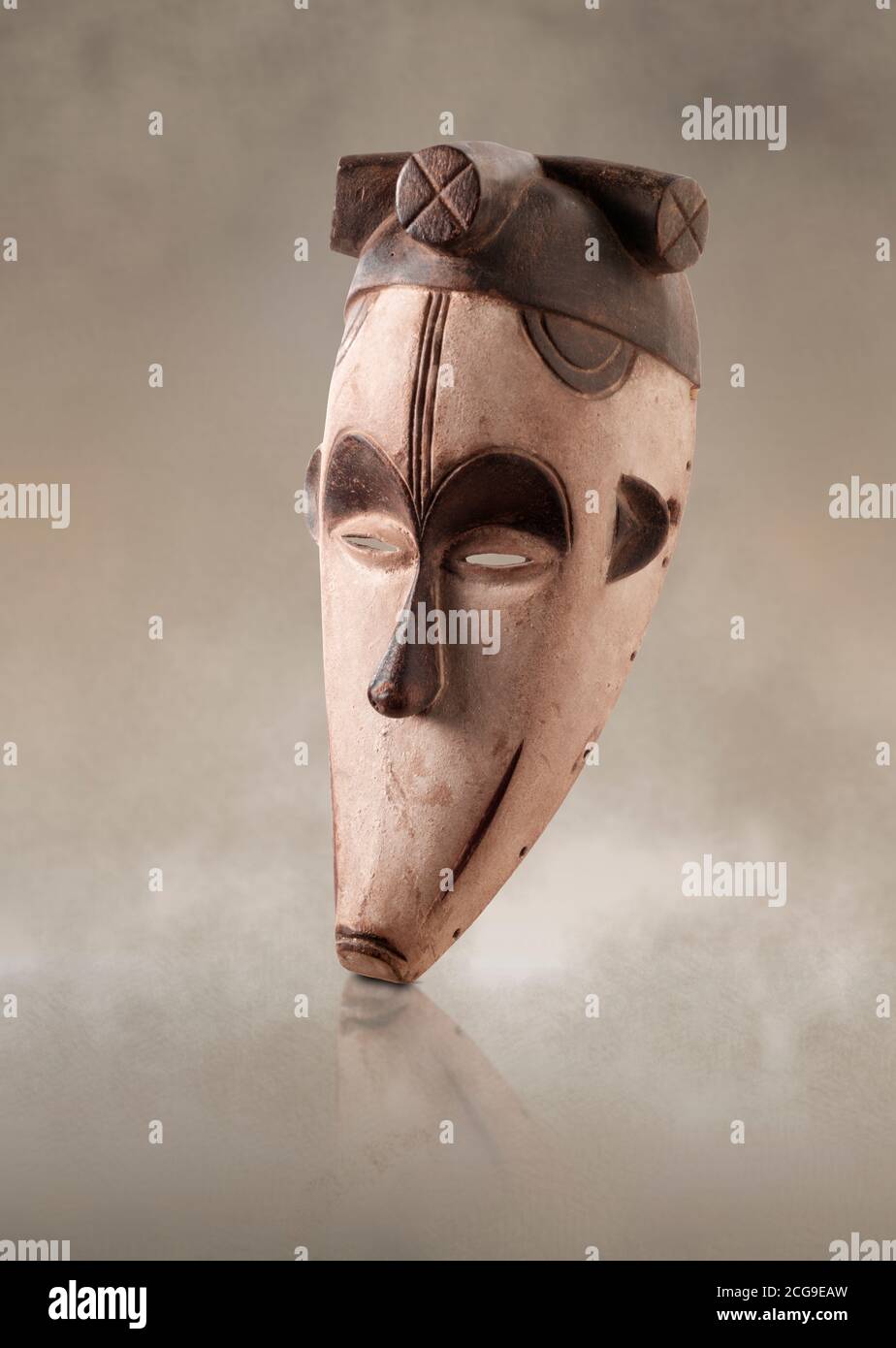 Maschera di scimmia tribale africana cerimoniale, maschera di tribù tradizionale in legno. Foto Stock