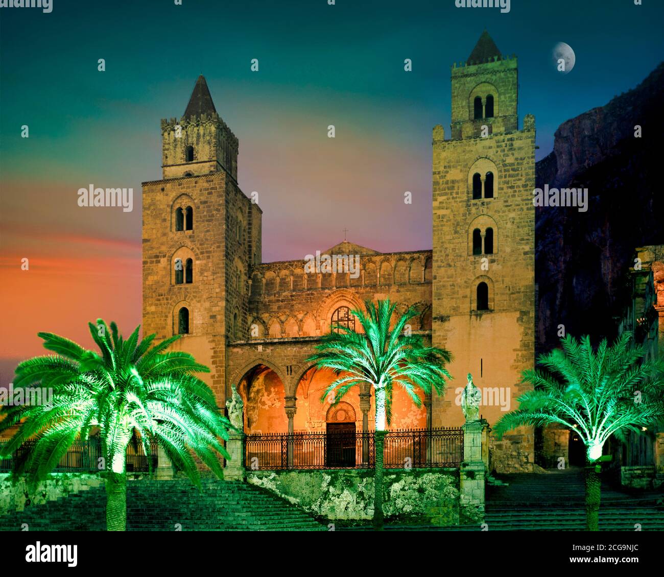IT - SICILIA: Cattedrale normanna di Cefalu a notte Foto Stock