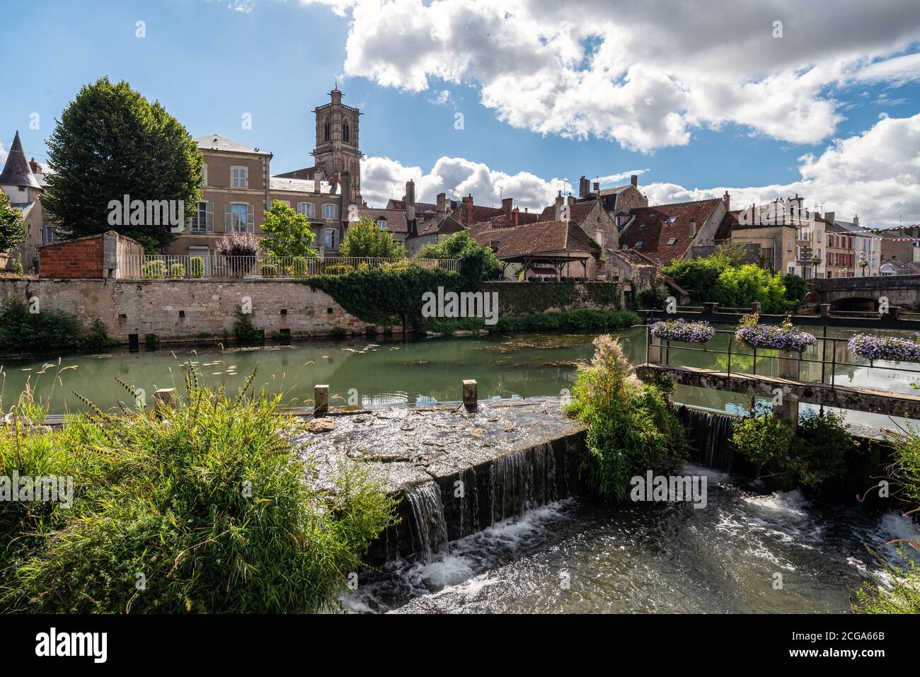 Tipico villaggio francese di Clamecy nel dipartimento della Nièvre, Borgogna, Francia centrale. Foto Stock