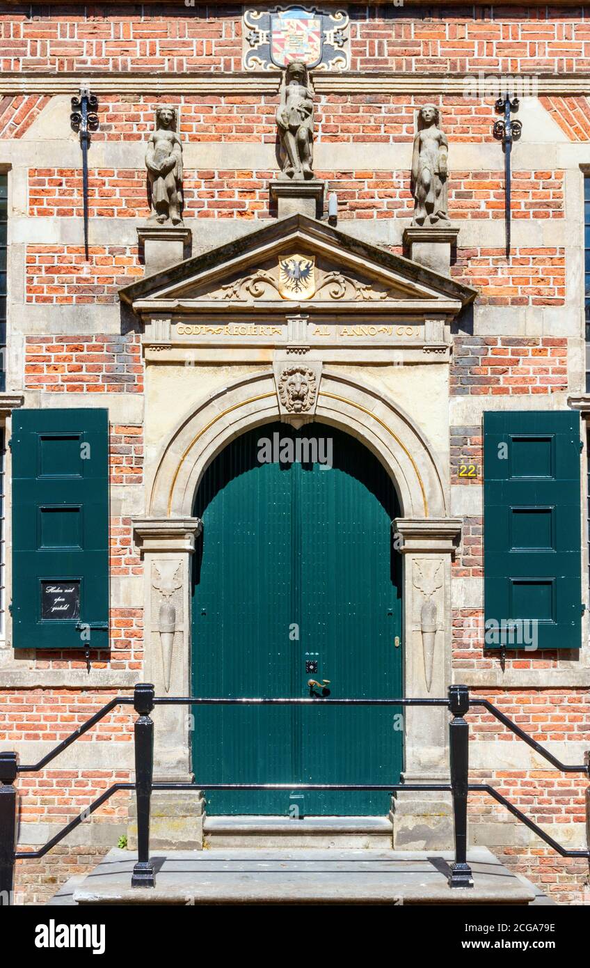 Ingresso del municipio di Naarden. Il municipio è uno degli edifici storici del centro della città. Nord Olanda, Paesi Bassi. Foto Stock