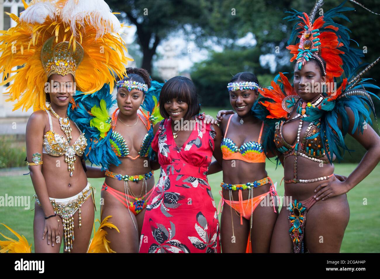 Brenda Emmanus OBE con ballerini caraibici Foto Stock
