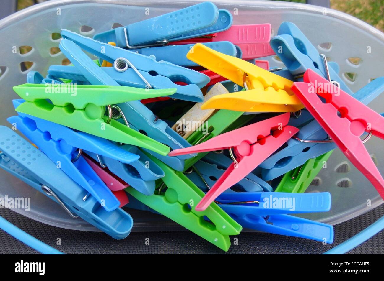Un cestino di panni in plastica, Queensland, Australia Foto Stock