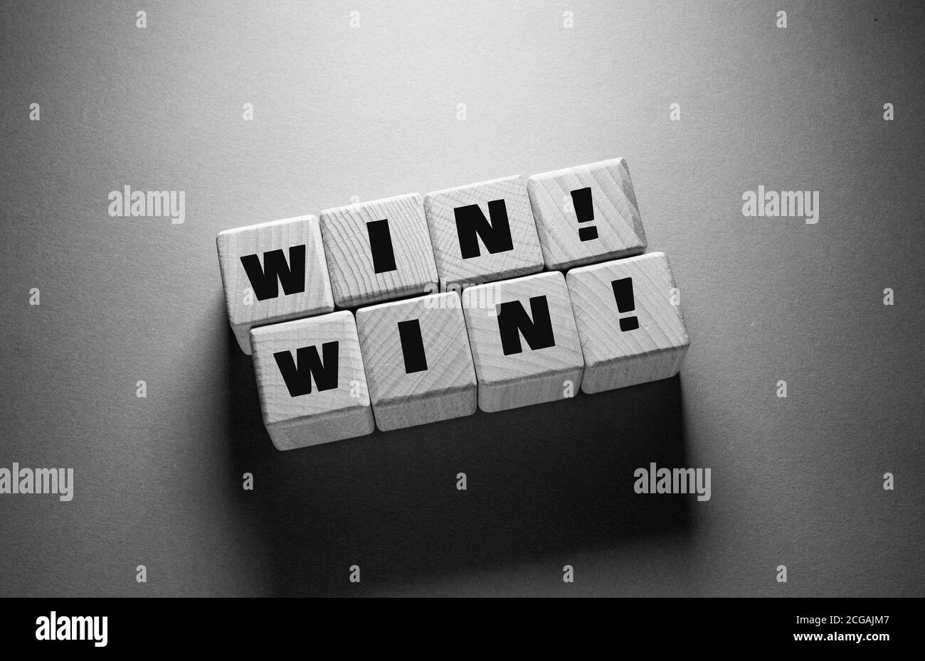 Win Word scritto su cubi di legno Foto Stock