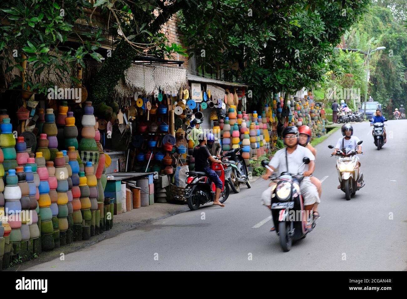 Bali Ubud Indonesia - Negozio di ceramiche fotografiche di strada Foto Stock