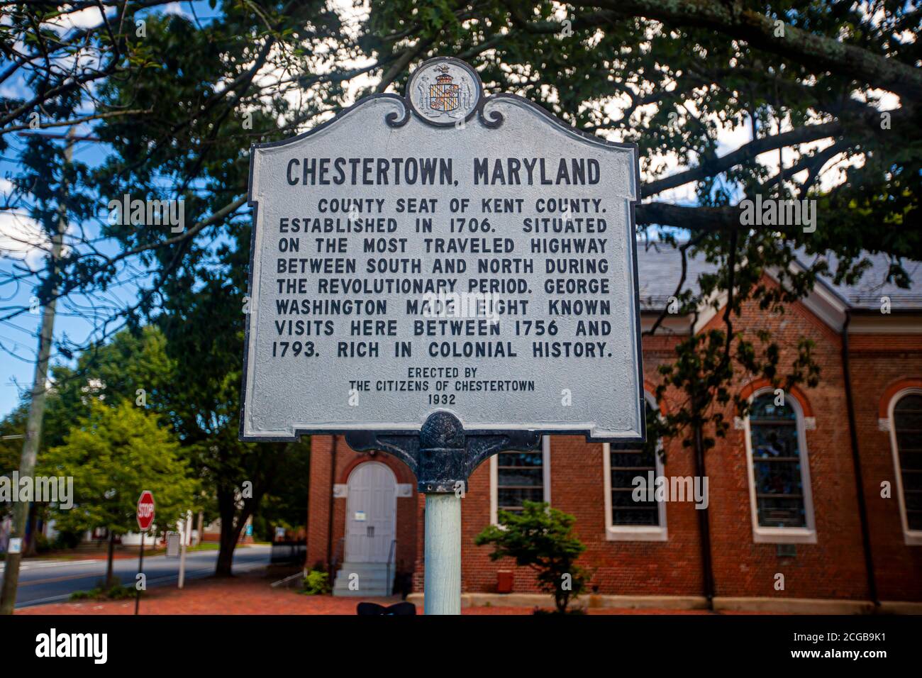 Chestertown, MD, USA 08/30/2020: Un cartello vintage nel centro della città storica di Chestertown. Il cartello fornisce informazioni sulla città' Foto Stock