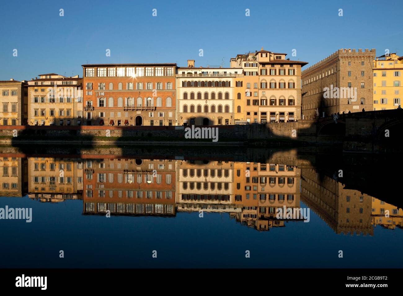 FIRENZE - Case lungo il fiume Arno Foto Stock