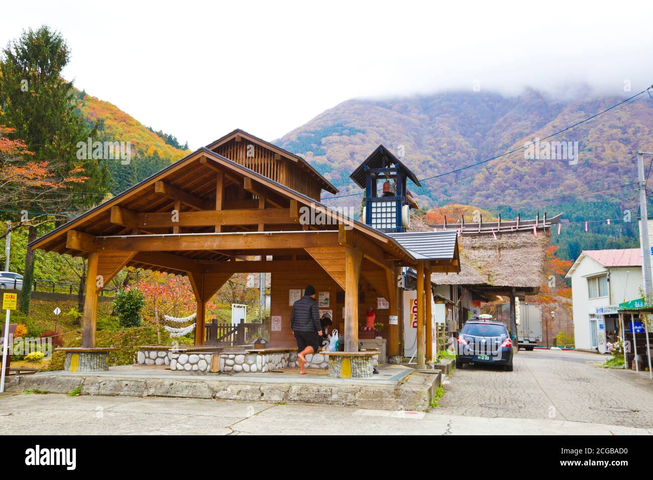 La stazione ferroviaria di Yunokami Onsen è una stazione ferroviaria della linea ferroviaria Aizu, situata nella città di Shimogo, nel distretto di Minamiaizu, nella prefettura di Fukushima, in Giappone. Foto Stock